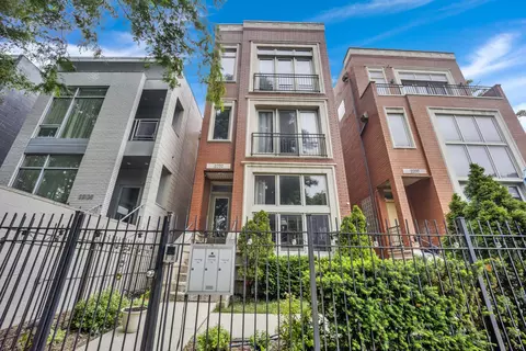 2202 W Huron St #2, Chicago, IL 60612