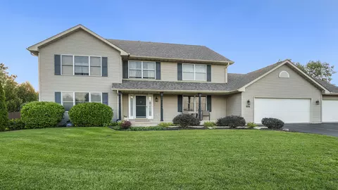 604 Commander Pl, Belvidere, IL 61008 photo 2