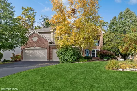 1864 S Warbler Ct, Libertyville, IL 60048