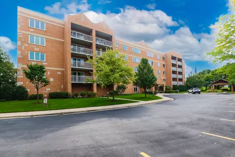 7450 N Waukegan Rd #406, Niles, IL 60714