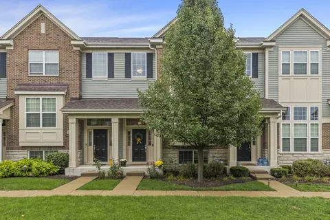 2807 Henley Ln, Naperville, IL 60540