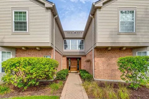 130 Idlewild Ct #1, Schaumburg, IL 60195