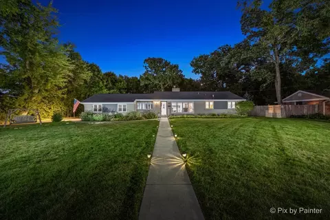 650 Woodland Dr, Crystal Lake, IL 60014