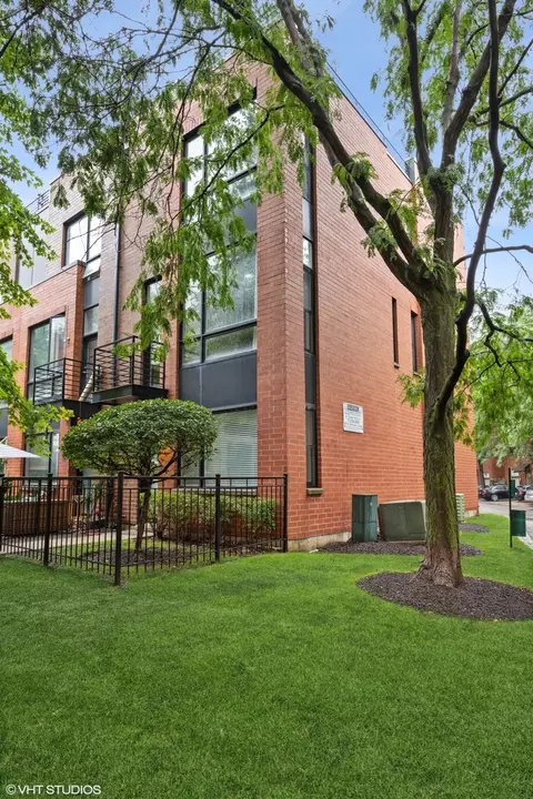 2331 W George St, Chicago, IL 60618
