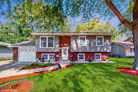 2059 Bradford Ln, Aurora, IL 60506