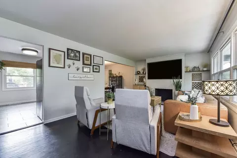 220 N Williston St, Wheaton, IL 60187 photo 2
