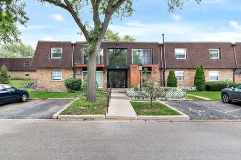 755 Grove Dr #207, Buffalo Grove, IL 60089