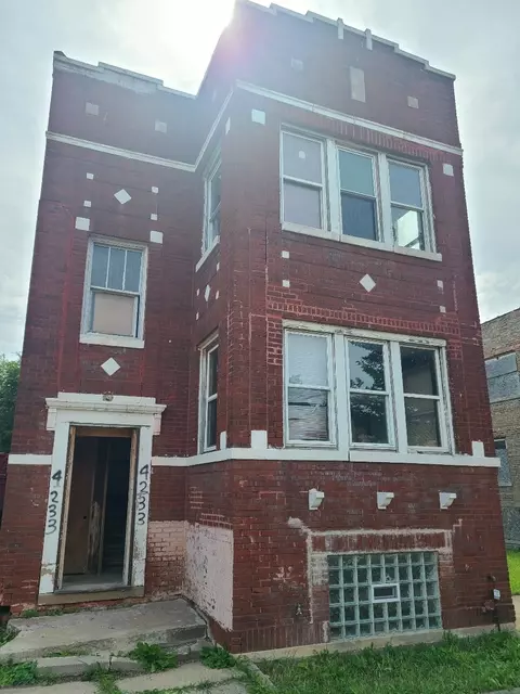 4233 W Fillmore St, Chicago, IL 60624