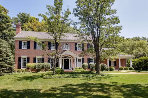 559 Rockefeller Rd, Lake Forest, IL 60045
