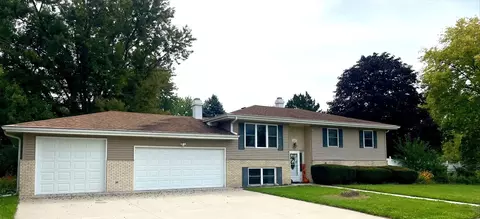11211 E Oak Ct, Rochelle, IL 61068