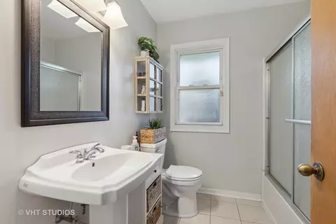 256 E Main St, Cary, IL 60013 photo 5