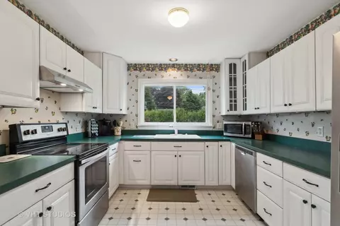 256 E Main St, Cary, IL 60013 photo 7