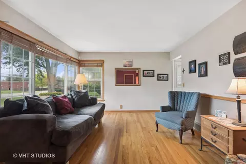 256 E Main St, Cary, IL 60013 photo 2
