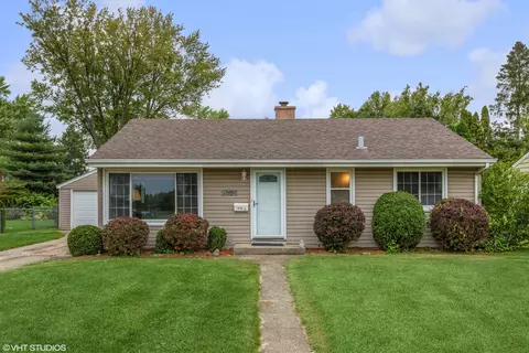 256 E Main St, Cary, IL 60013