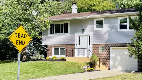 902 Woodland Rd, Wauconda, IL 60084