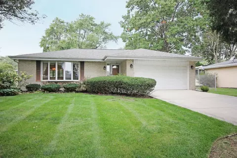 9 S152 Cumnor Rd, Downers Grove, IL 60516