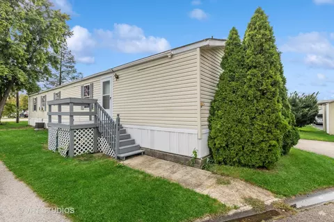 27 W370 Geneva Rd #142, West Chicago, IL 60185