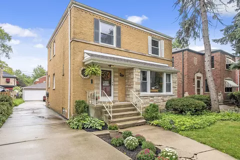 9247 S Oakley Ave, Chicago, IL 60643