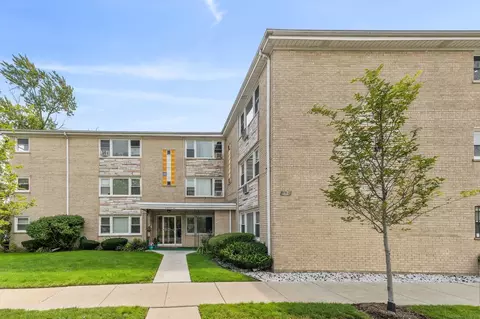 6541 W Addison St #203, Chicago, IL 60634