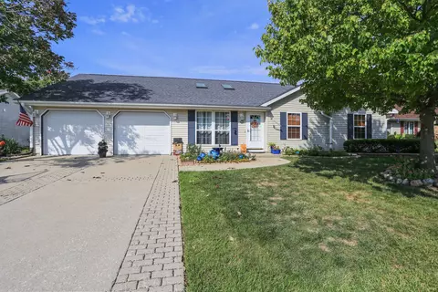 505 Sherwood Dr, Saint Joseph, IL 61873