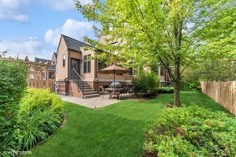 9 S Emerson St, Mount Prospect, IL 60056