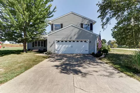 23 N Prairieview Ave, Tuscola, IL 61953