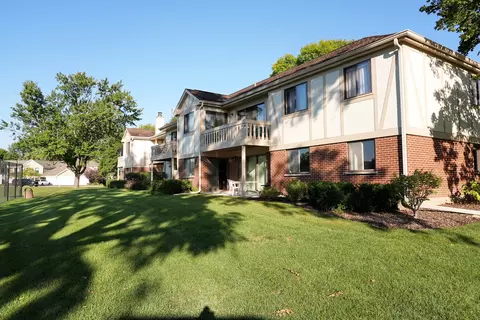 1019 Thorndale Ct #A1, Wheeling, IL 60090 photo 2