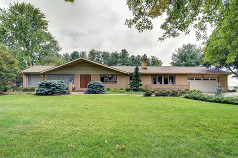 3903 19th Ave, Sterling, IL 61081
