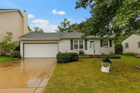 5404 Burwood Rd, Oakwood Hills, IL 60013