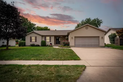 709 N Cimmeron Dr, Pontiac, IL 61764