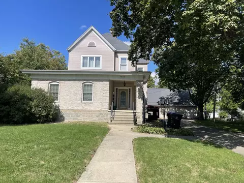 1302 E Grove St, Bloomington, IL 61701