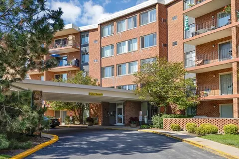 16 E Old Willow Rd #434, Prospect Heights, IL 60070