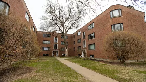2619 Central St #2S, Evanston, IL 60201