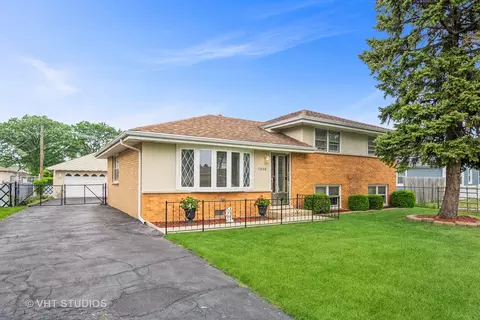 7906 W 73rd St, Bridgeview, IL 60455 photo 3