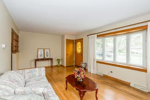 7906 W 73rd St, Bridgeview, IL 60455 photo 5