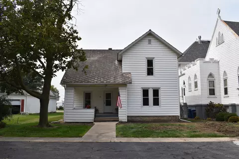 107 N Main St, Flanagan, IL 61740