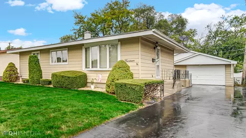 14 Mohawk Dr, Thornton, IL 60476 photo 3