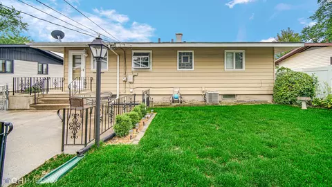 14 Mohawk Dr, Thornton, IL 60476 photo 4