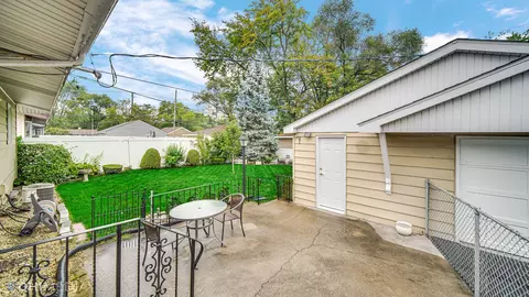 14 Mohawk Dr, Thornton, IL 60476 photo 7