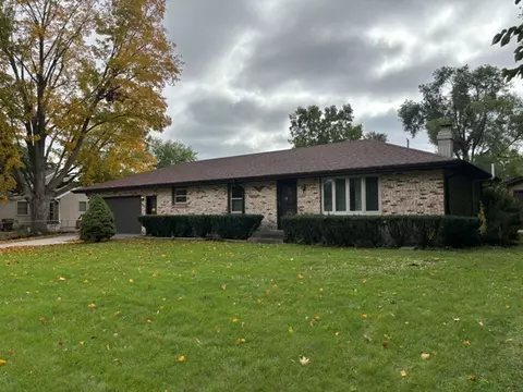 937 Colonial Dr, Machesney Park, IL 61115