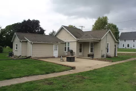 302 3rd Ave S, Albany, IL 61230