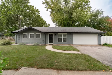1402 Mount Vernon Dr, Bloomington, IL 61704