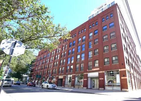 225 W Huron St #304, Chicago, IL 60654