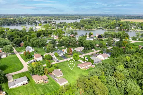 111 Tammy Ln, Lake Holiday, IL 60552