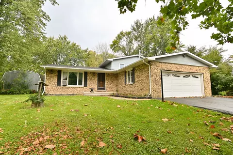 41084 N Julia Ct, Antioch, IL 60002