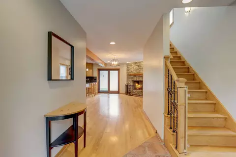 321 E Washington St, Des Plaines, IL 60016 photo 3