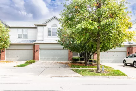 211 Black Hill Dr, Streamwood, IL 60107