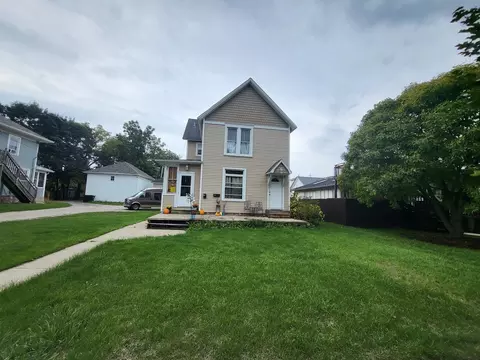 37 Gates St, Crystal Lake, IL 60014