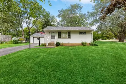 2114 Cherokee Rd, Waukegan, IL 60087