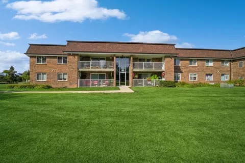 1103 Mercury Dr #2C, Schaumburg, IL 60193